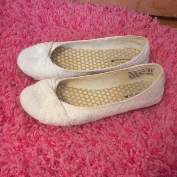 white ballet flats payless